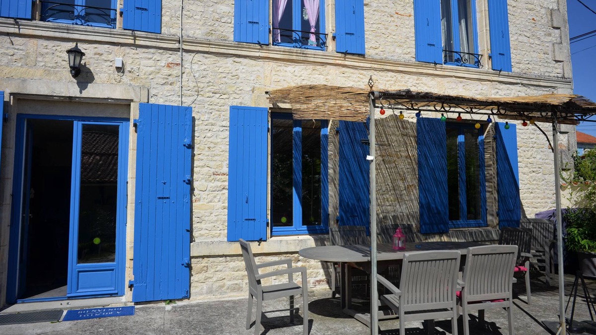 Saint-Mard House | Stone holiday house with pool