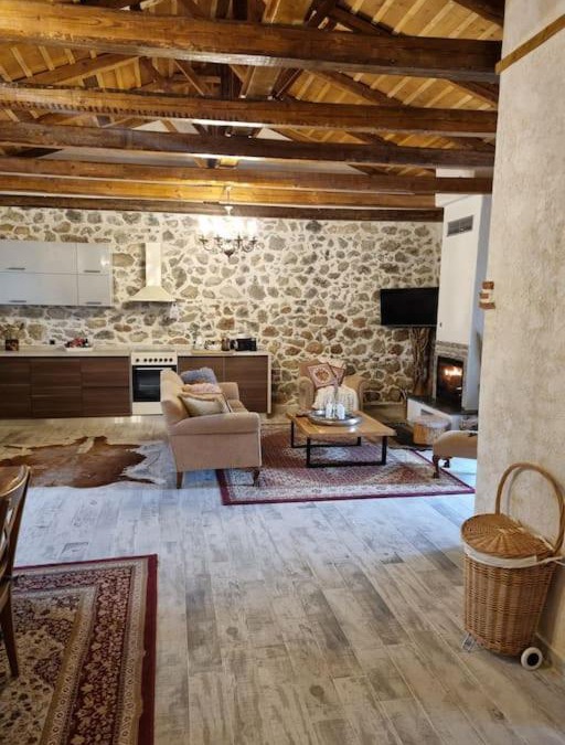 Aliartos Ski Chalet | Stone House - Πέτρινο Σαλέ