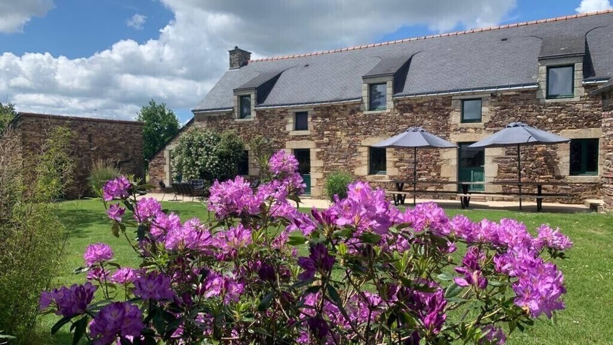 Beganne House | stone house. 4 to 14 pers. heated pool
