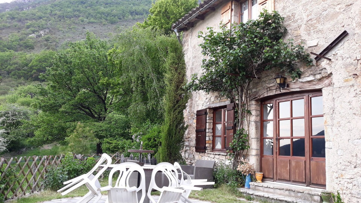 Eygluy-Escoulin House | stone house between Vercors and Diois