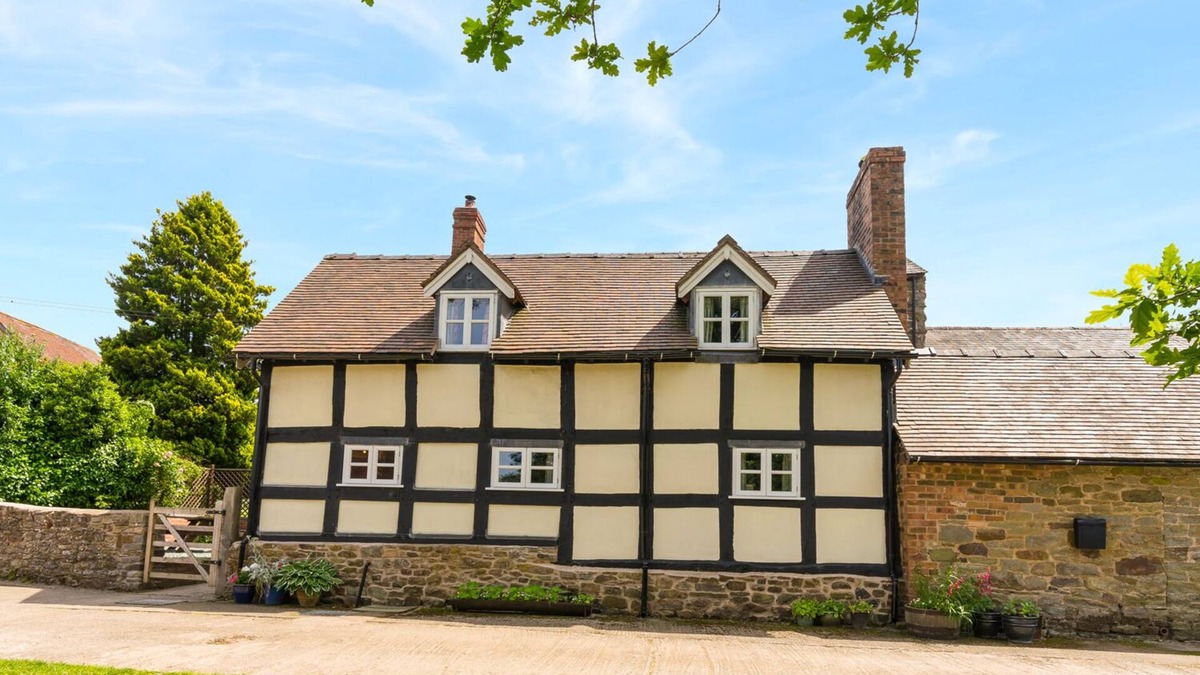 Angelbank Cottage | STONE HOUSE, family friendly, luxury holiday cottage in Caynham
