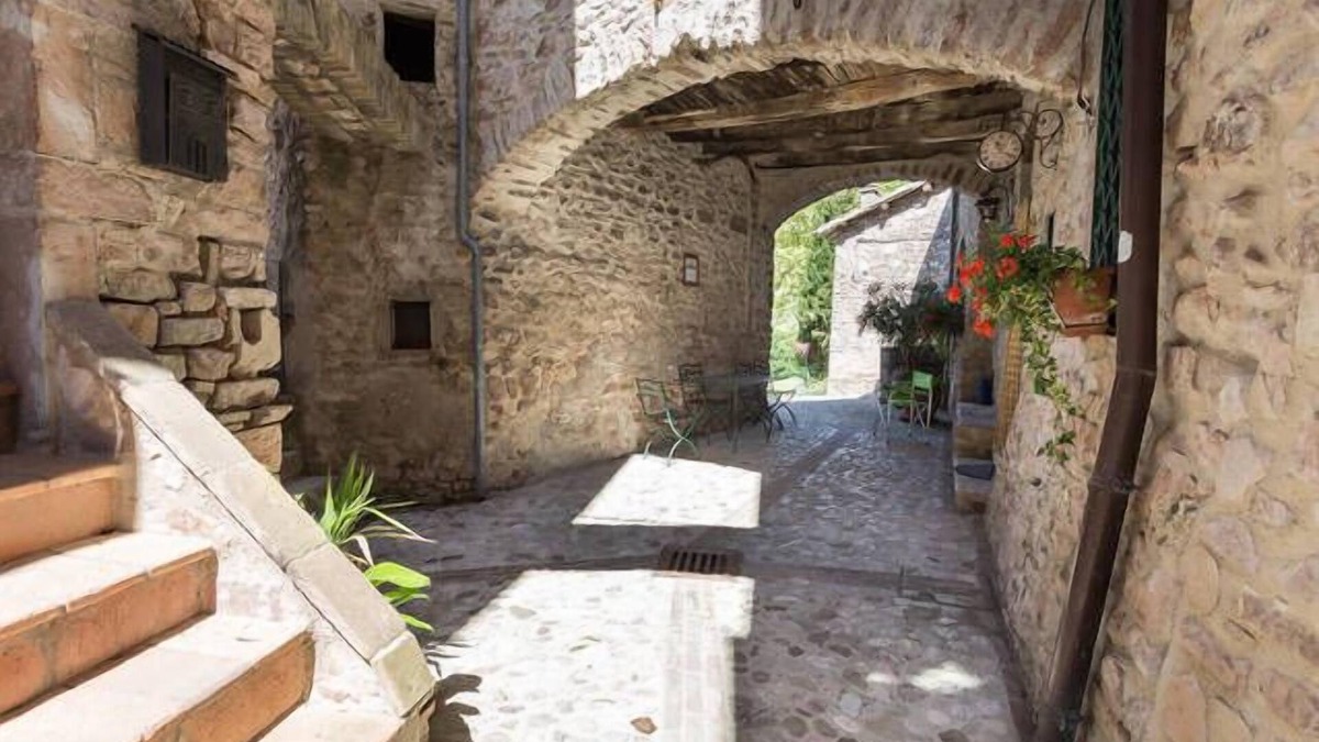 Messenano House | stone house in a small medieval tower near SPOLETO