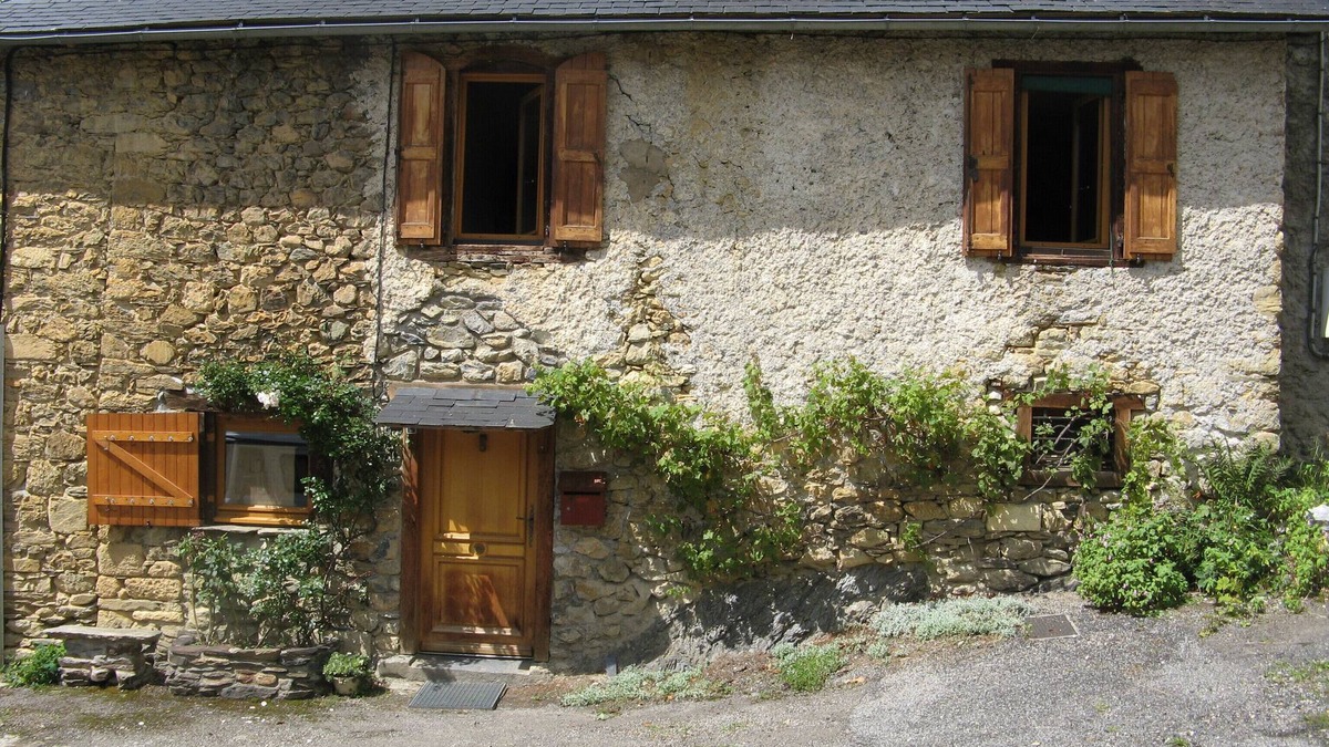 Bonac-Irazein House | Stone house in the heart of a mountain village, sleeps 2 to 8
