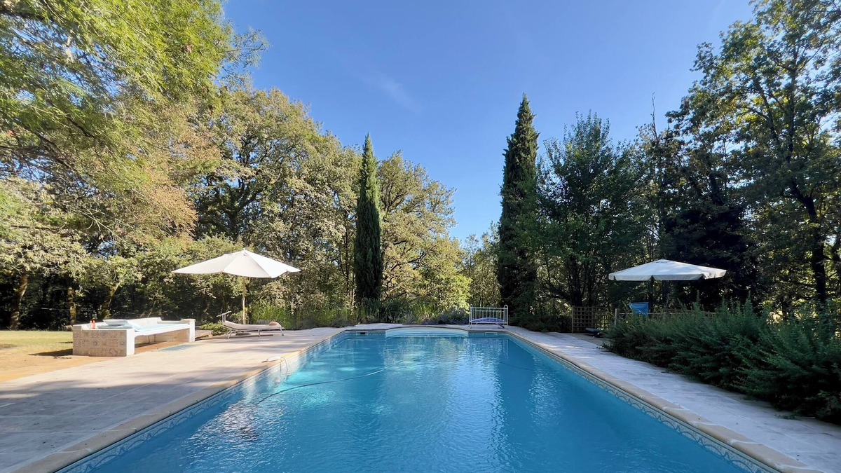 Sarrazac House | Stone house in the forest – Pool & quiet