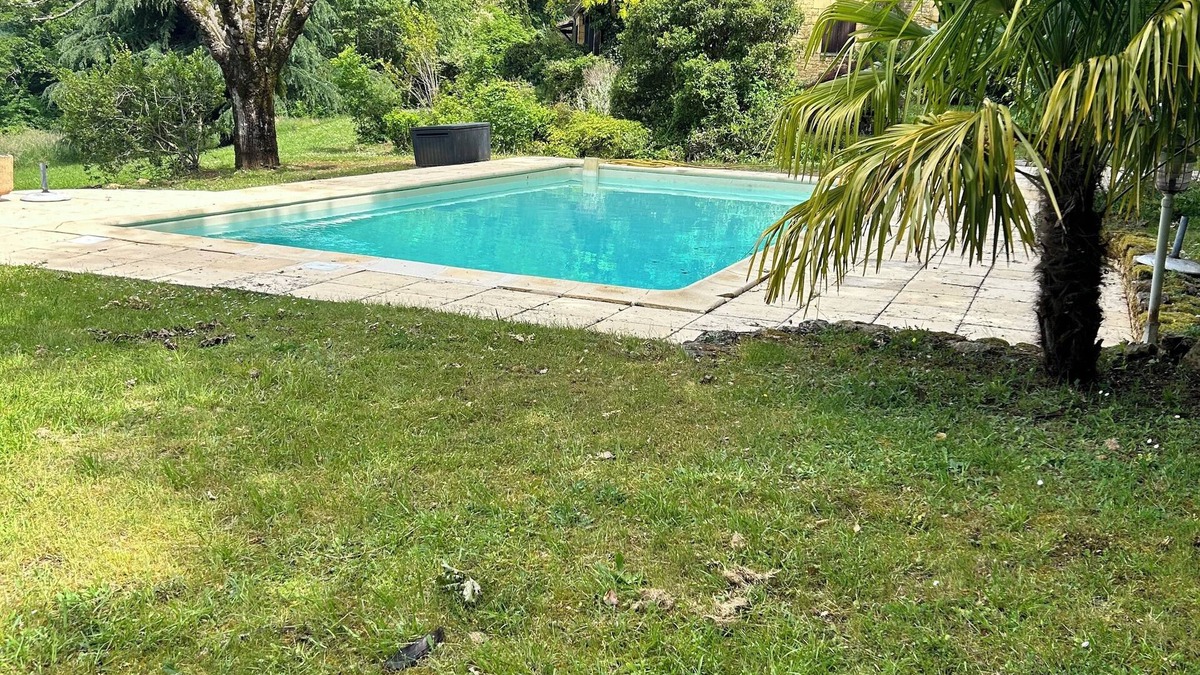 Beynac-et-Cazenac House | Stone house Les Chardonnerets with swimming pool