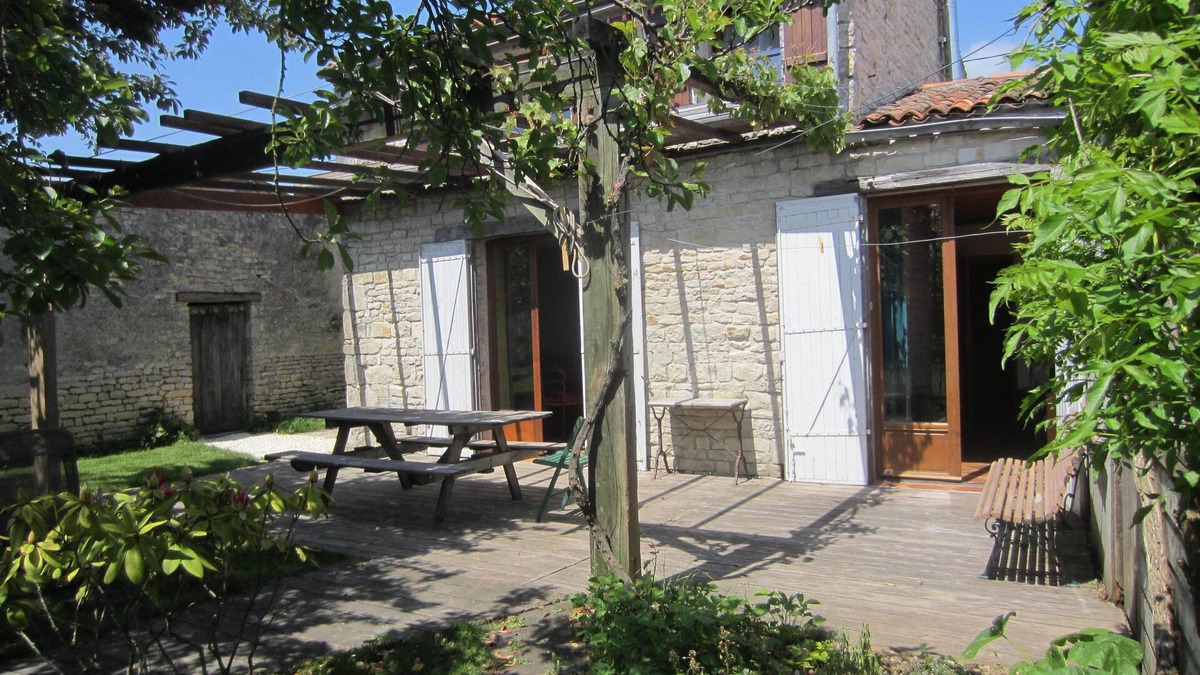 Saint-Medard-d'Aunis House | Stone house near La Rochelle and the beach