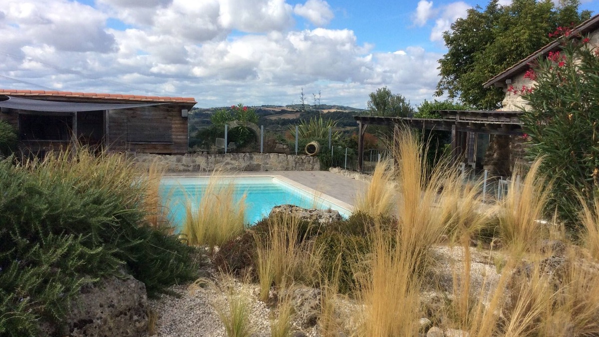 Clermont-Dessous House | Stone house with pool