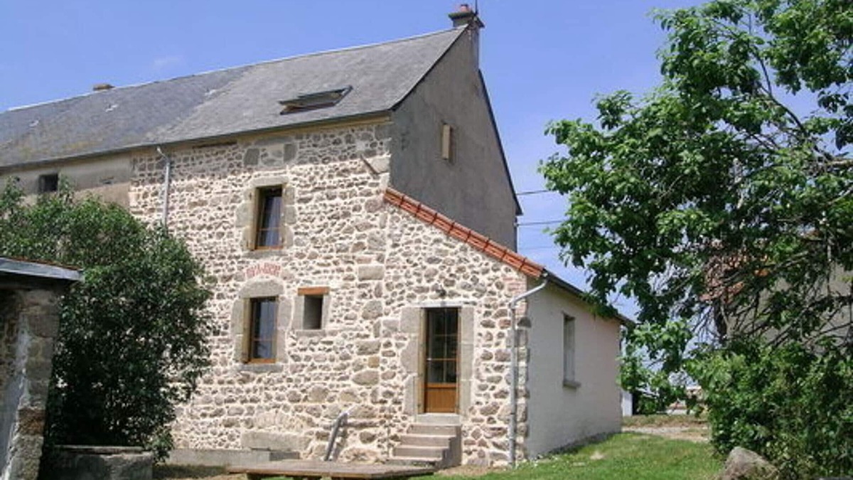 Nizerolles Cottage | Stone house with garden, kids' playground and pets allowed