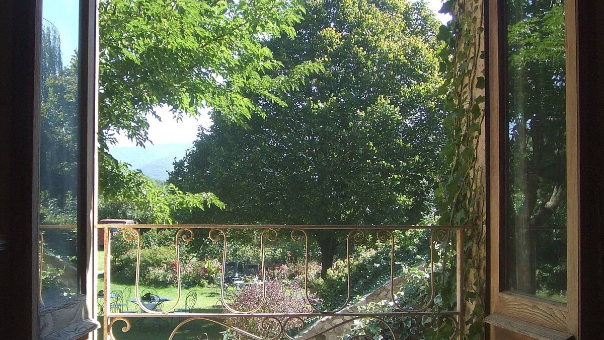 Montvendre Cottage | Stone house with swimming pool, in a green setting, facing the Vercors.
