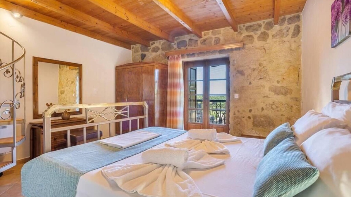 Platanias Villa | Stone maisonette villa with private pool in th.