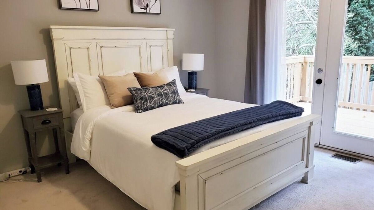 Stone Mountain House | Stone Mountain Getaway- 3 bedroom ranch house