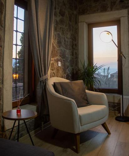 Konak Apartment | Stone Studio with Beautiful View in heart of İzmir