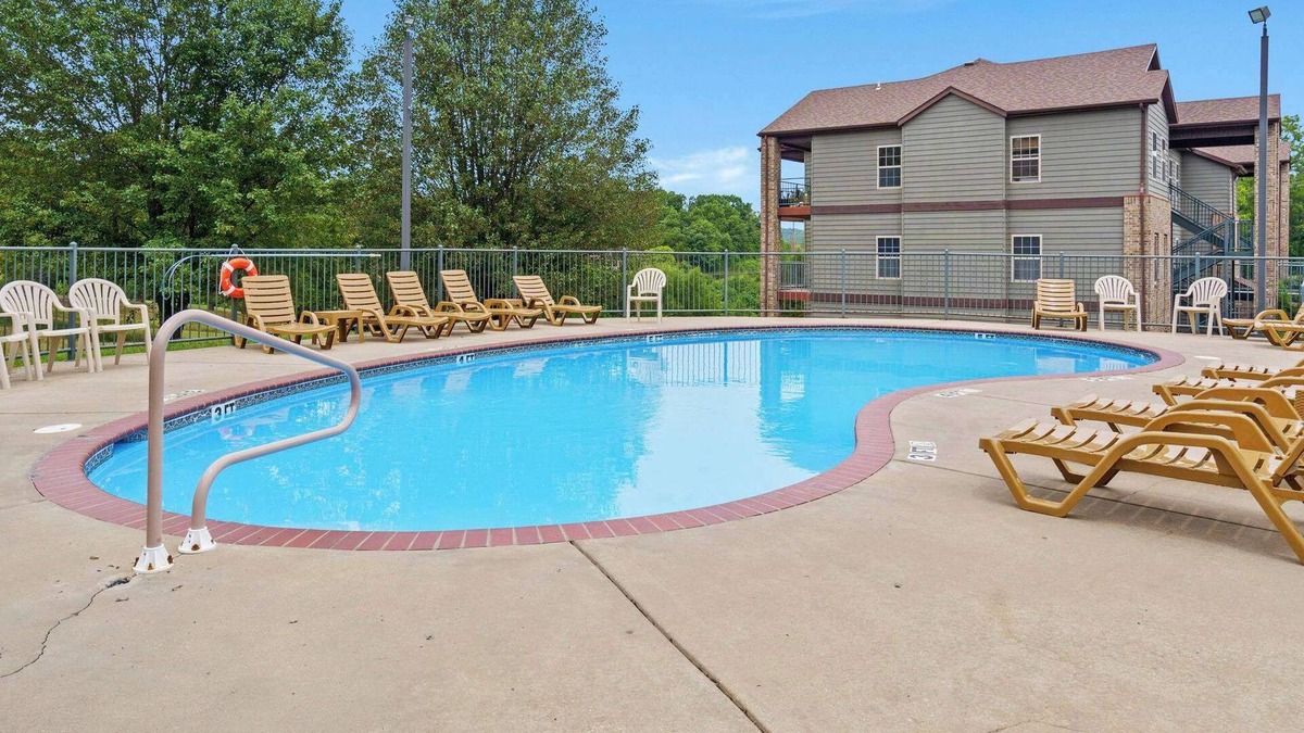 Branson West Condo | Stonebridge Condo on the Fairway