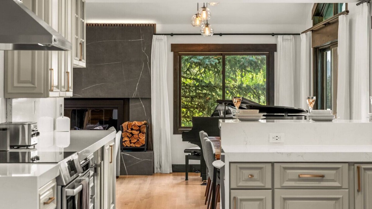 Eagle-Vail Apartment | Stonecreek Summit | 6BR LUXE Retreat W/Hot Tub