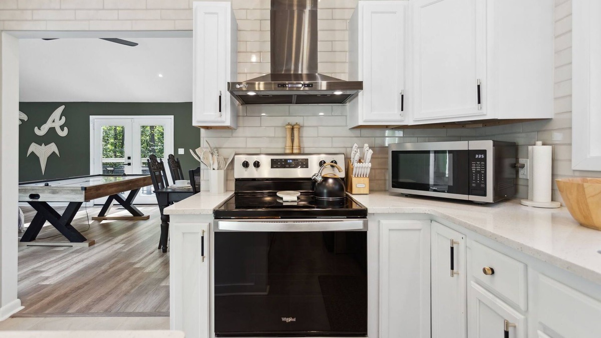Lithonia House | Stonecrest: Huge Hot Tub, Pool, Firepit Courtyard, Next to Arabia Mountain