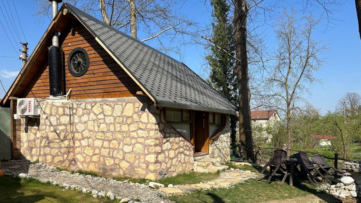 Masukiye House | Stonehouse Surrounded by Nature in Masukiye