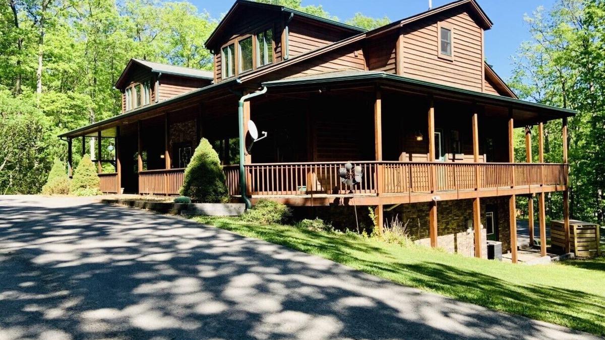 McHenry House | Stones Throw, a cozy yet spacious mountain retreat!