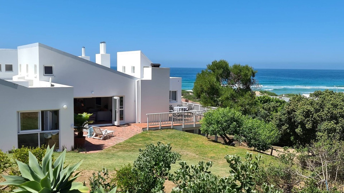 Great Brak River House | stone’s throw from the beach with spectacular sea views.