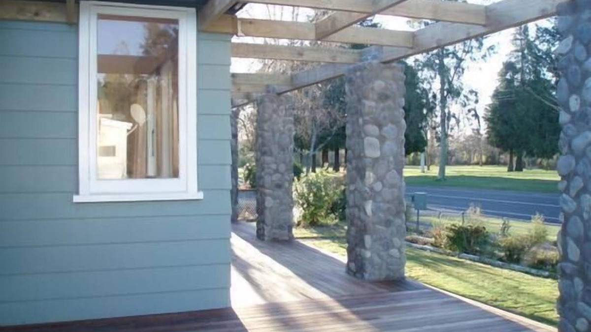 Turangi House | Stones throw to great fishing