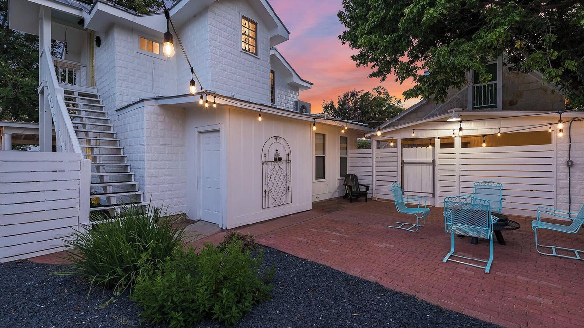 Stonewall House | Stonewall Bungalow 4 - Sleeps 3