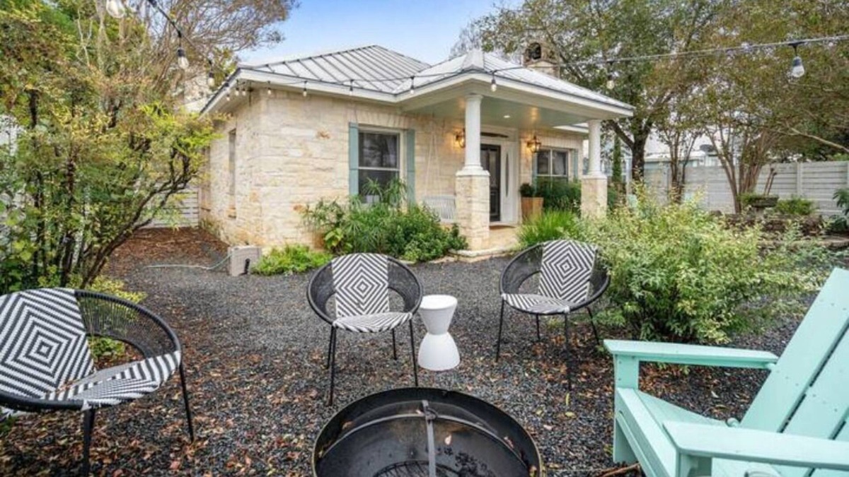 Stonewall House | Stonewall Bungalows 20min Fredericksburg 290 road - 4 beautiful units for groups