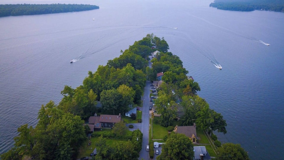Cleverdale Cottage | Stonewall Cottage on Lake George with Bay Views
