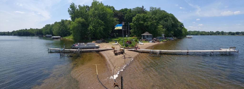 Lake Elmo House | StoneWall House Lakeside Suite