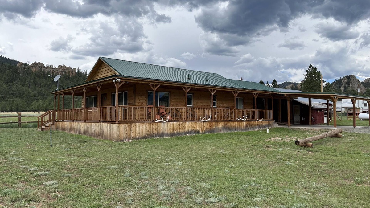 Stonewall House | Stonewall Meadows Cabin with beautiful views.
