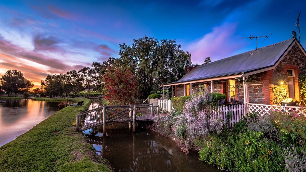 Stone Well Cottage | Stonewell Hideaway Cottage
