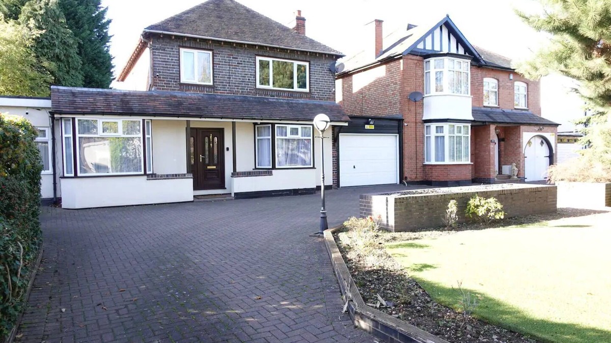 Stonnall House | Stoney Court, Sleeps 17, Near NEC, City Centre, BHX