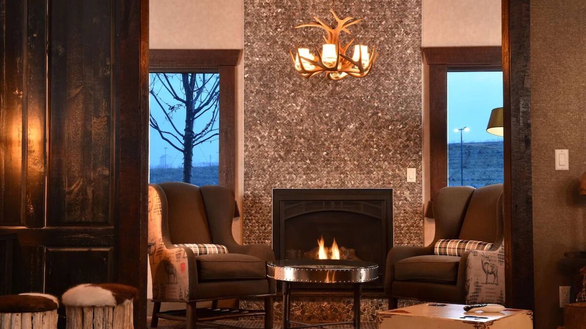Broken Arrow Hotel | Stoney Creek, Kitchen and Balcony, Extended Stay King Suite | 2 Units