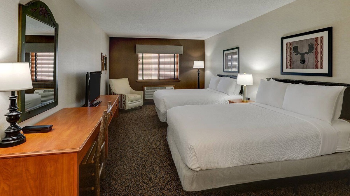 Peoria Hotel | Stoney Creek Peoria, Deluxe 2 Double w/Free Breakfast! | 4 Units