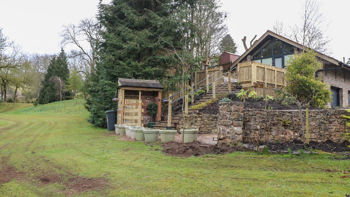 Cauldon Low Cottage | STONEY ROCK STUDIO, romantic, with a garden in Waterhouses