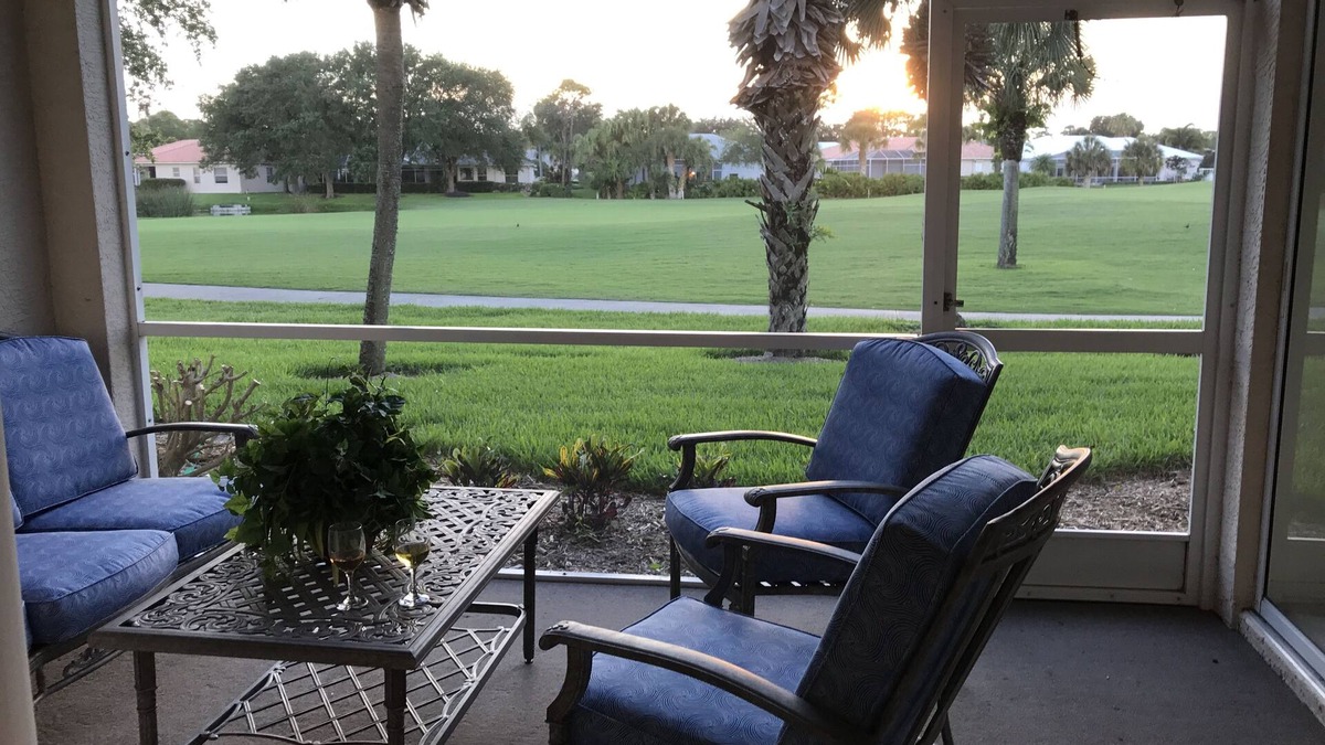 Downtown Condo | Stoneybrook Golf Course Condo - 18th Fairway View