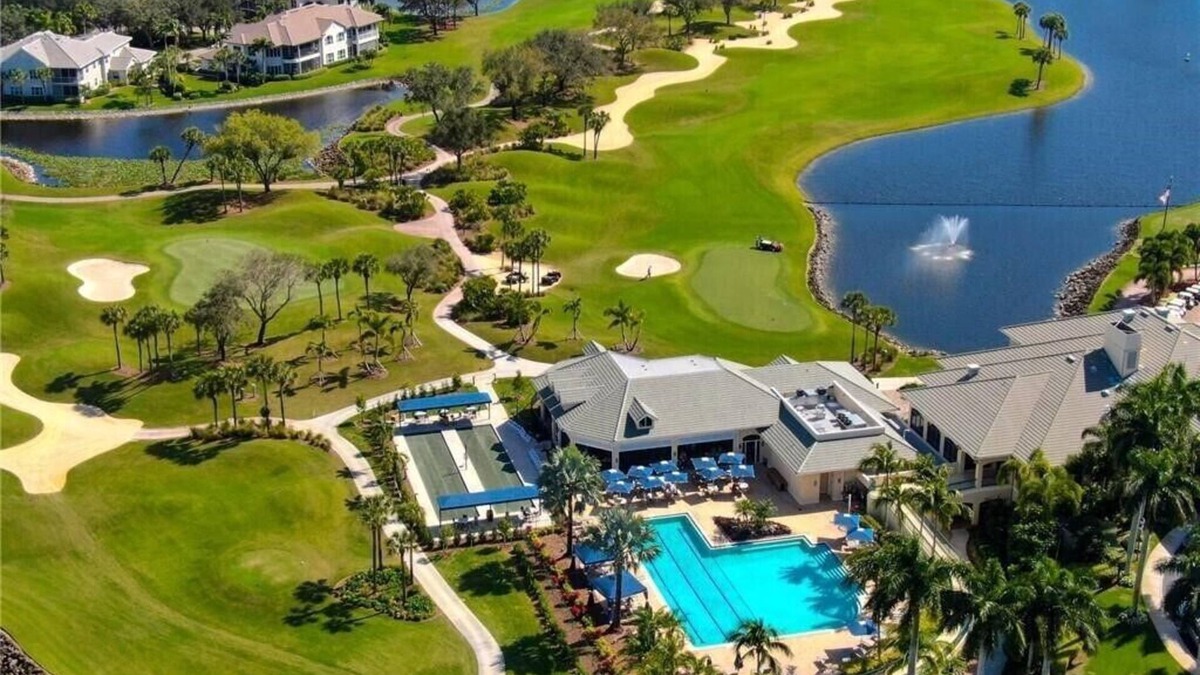 Stoneybrook Condo | Stoneybrook - Second Floor Condo overlooking the Green