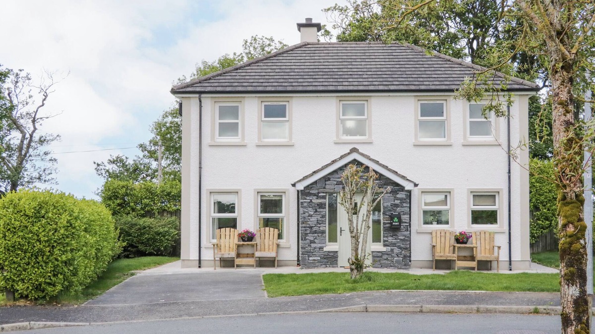 Culdaff Cottage | STONEYWOOD, pet friendly, with open fire in Culdaff, County Donegal