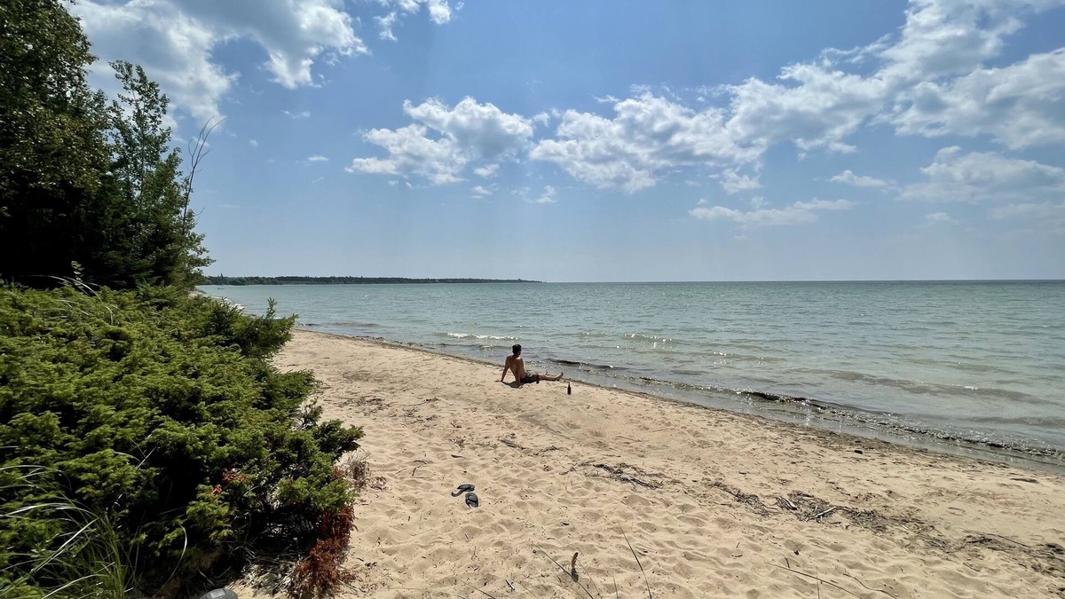 Escanaba Cabin | Stonington Clearview Cottage: Fall Colors & Crisp Air – Your Perfect Lakefront Escape