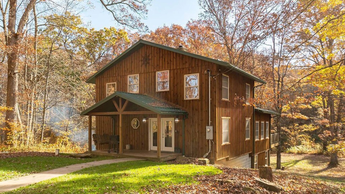 Farmington Cabin | Stony Creek | 5BR, 3.5BA, Hot Tub, Secluded Creekside Cabin