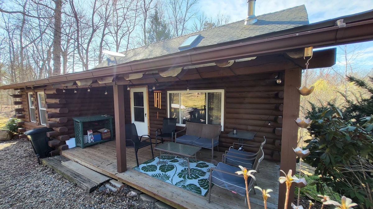 Charlottesville Cabin | Stony Point Cabin-3 bed, Rustic Log Cabin Getaway!