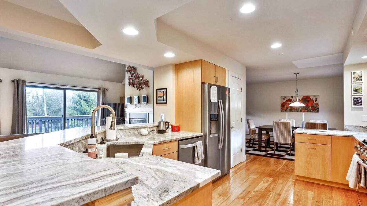 Stowe Area Condo | Stonybrook Retreat: 3 br, wood fireplace, game room, a/c, summer pool & community amenities!