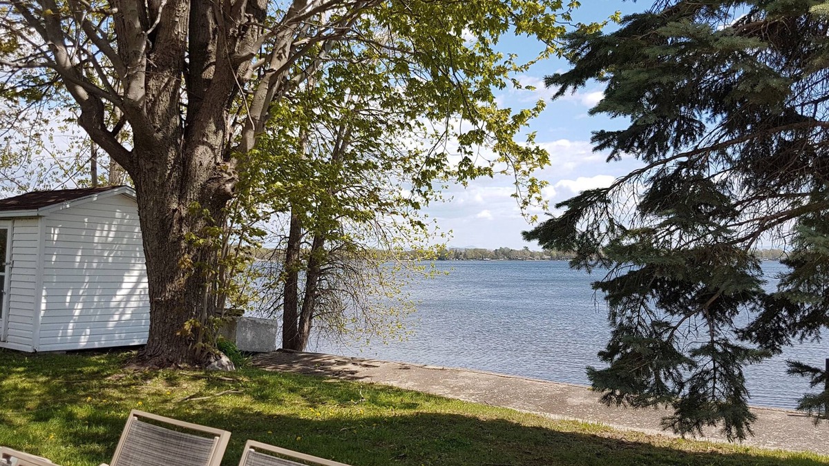 Venise-en-Quebec Apartment | Stopover 109: Our large loft on Lake Champlain