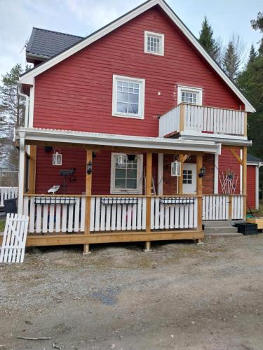 Ostersund Villa | Stor villa i lantlig miljö i Torvallaby Östersund Jämtland