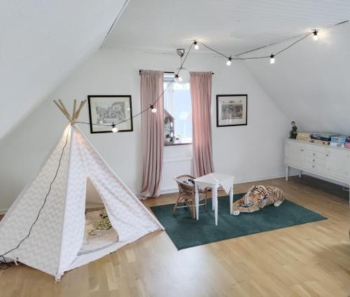 Sjorup Villa | Storstugan nära havet