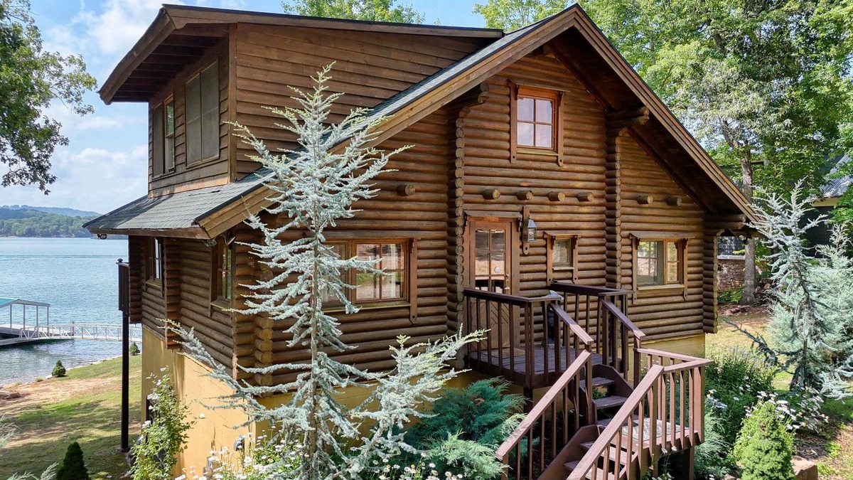 Cedar Cliff Cabin | Storybook Alpine Log Cabin -Authentic Piece of Bavarian History on Lake Chatuge