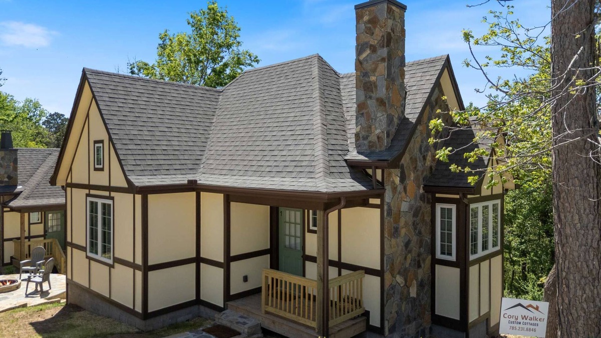 Eureka Springs Historic District Cottage | Storybook Cottage at Tudor Suites