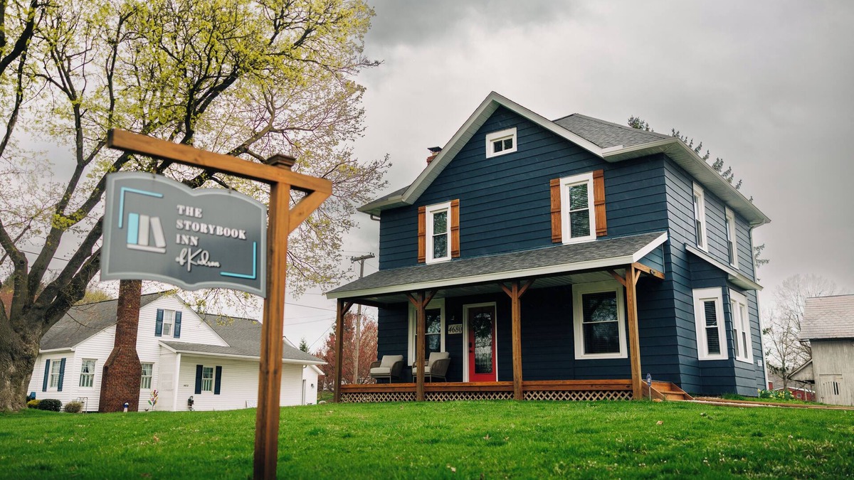 Orrville House | Storybook Inn | Near Amish Country | Game Table