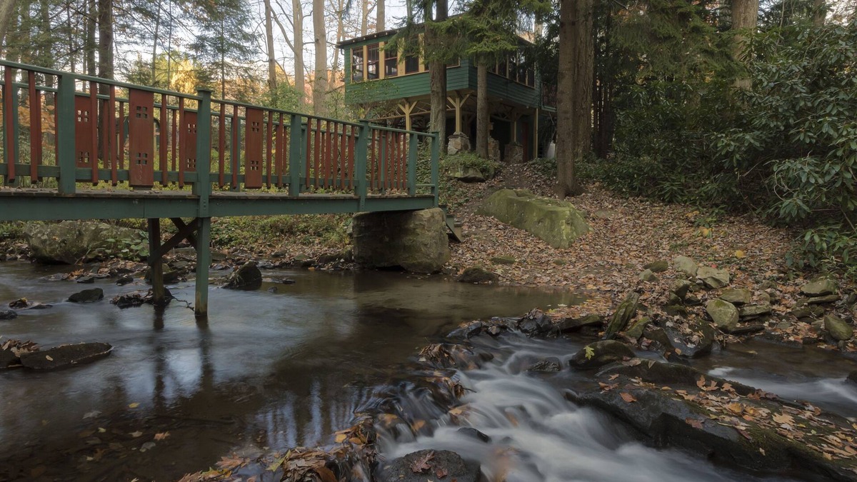 Jefferson Township Cabin | Storybook Waterfront Cottage; Close to Hidden Valley/Seven Springs