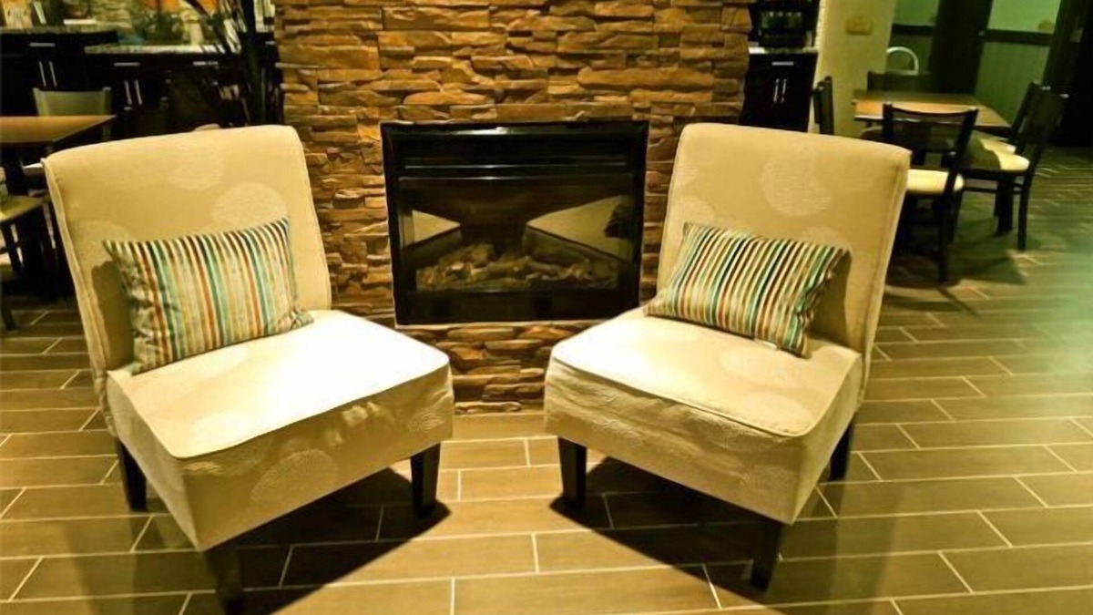 Stoughton Hotel | Stoughton Western Star Inn & Suites