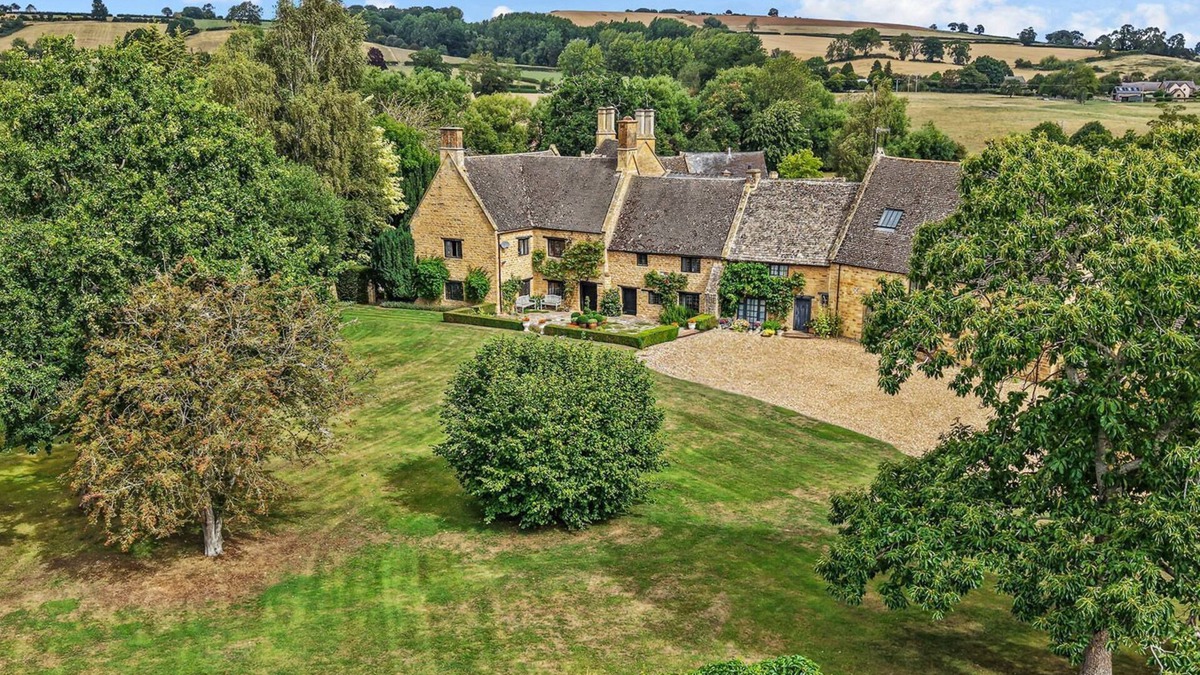 Whichford Cottage | Stourton Manor - pet friendly with tennis court