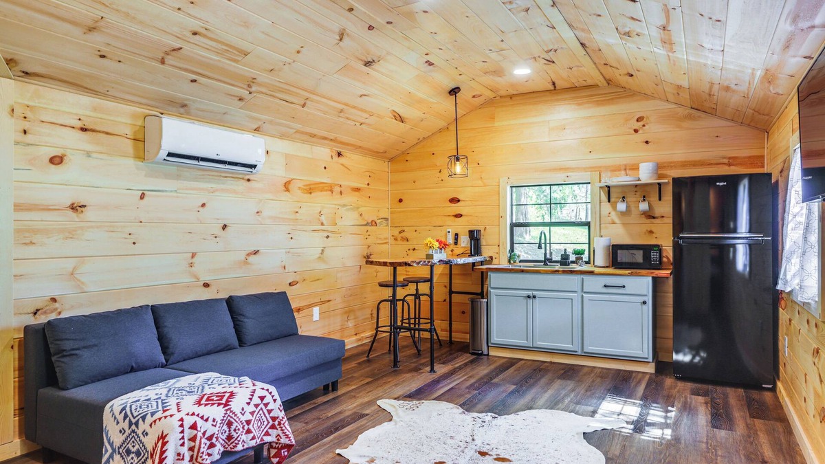 Lynx Cabin | Stout Cabin w/Fire Pit: 1 Mi to Ohio River!